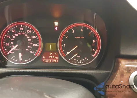 2006 BMW 330Xi z USA, uszkodzony, nr VIN WBAVD33526KV61975